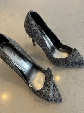 Marc Fisher Glitter Pointed-Toe Knot 3 inch Pumps in Silver Size 8